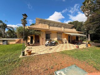 Chalet en venta en Sanlúcar la Mayor