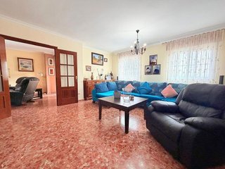 Chalet en venta en La Granja-La Colina-Los Pastores en Algeciras
