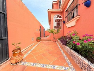 Chalet en venta en La Granja-La Colina-Los Pastores en Algeciras