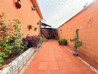 Chalet en venta en La Granja-La Colina-Los Pastores en Algeciras