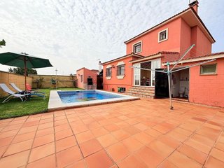 Chalet en venta en La Granja-La Colina-Los Pastores en Algeciras