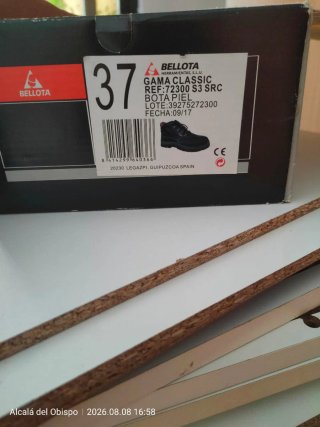 Botas de trabajo negras y rojas