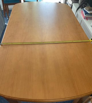 Mesa de pino y 4 sillas de fresno