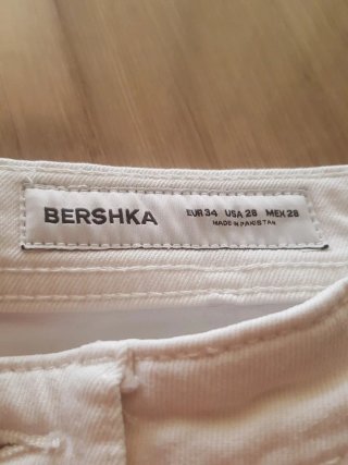Vaqueros cortos chico Bershka talla 34