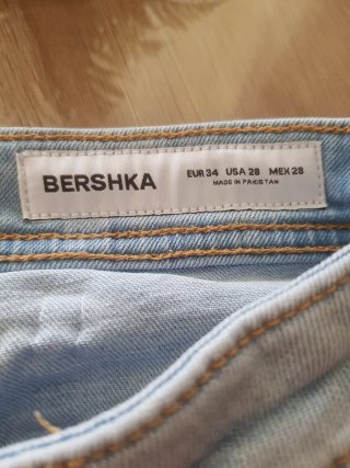 Vaqueros cortos chico Bershka talla 34