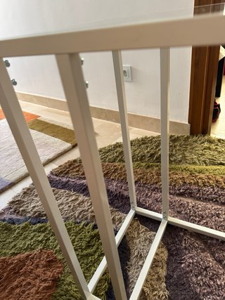 Mesa auxiliar Vittsjö cristal y metal