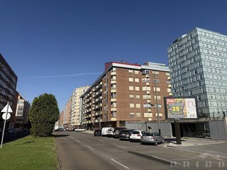 Piso en venta en Plaza España - Villa Pilar - Reyes Católicos - Vadillos en Burgos