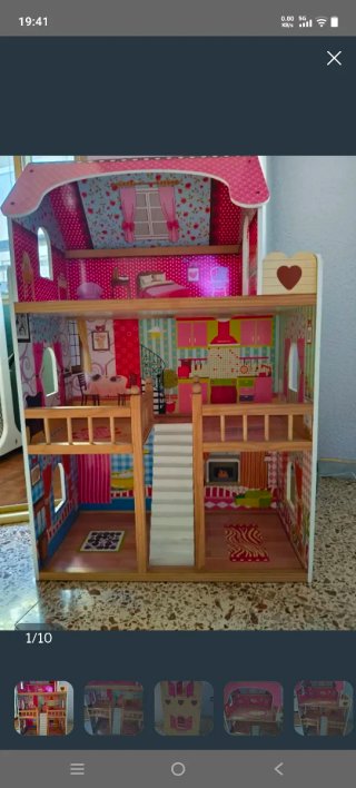 Casita de muñecas de madera