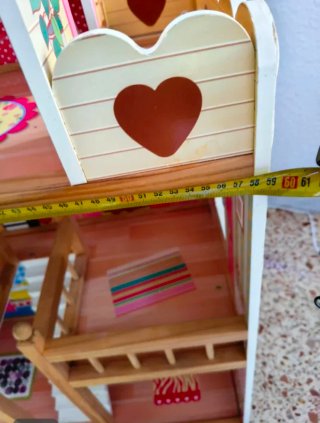 Casita de muñecas de madera
