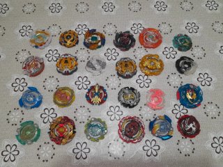 Pack 24 Beyblades