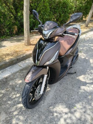 Kymco People S 125 ABS Marrón 2020+casco y chaquet