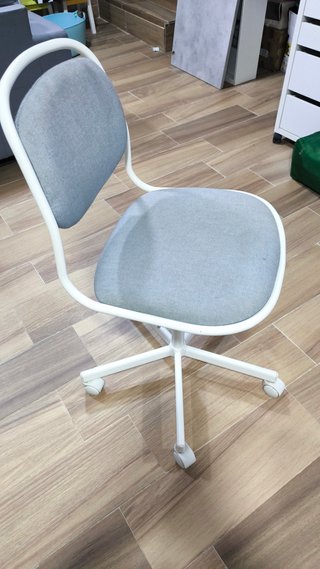 Silla giratoria IKEA ÖRFJÄLL blanca y gris