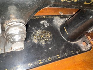 Máquina de coser antigua SIGMA Modelo A con mueble