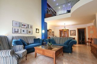 Casa adosada en venta en Avda. de Abril. - 9 de octubre en Sagunto