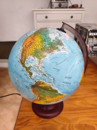Globo Terráqueo Iluminado