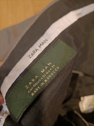 Traje Zara Man negro y gris