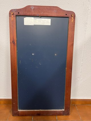 Espejo de madera marrón
