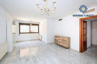 Piso en venta en Bola de Oro - Serrallo en Granada