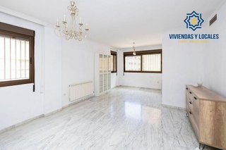 Piso en venta en Bola de Oro - Serrallo en Granada