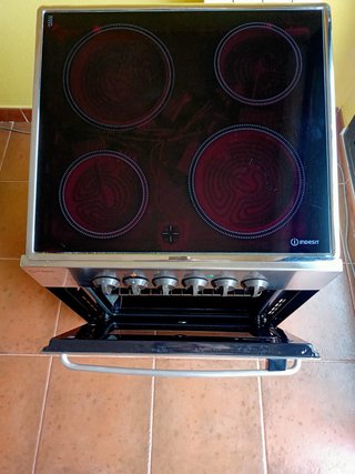Placa vitrocerámica y horno