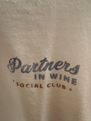 Camiseta Scalpers Blanca Partners in Wine