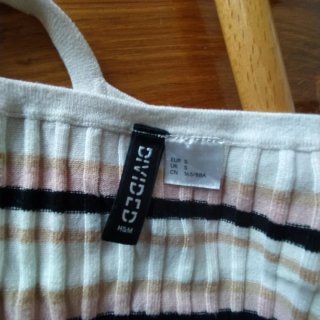 Top de rayas rosa, blanco, beige y negro