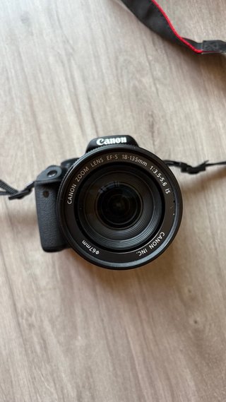 Canon EOS 700D + objetivo 18-135mm + accesorios