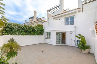 Casa adosada en venta en Los Naranjos - Las Brisas en Marbella