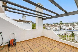Casa adosada en venta en La Dama de Noche-La Alzambra en Marbella