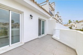 Casa adosada en venta en La Dama de Noche-La Alzambra en Marbella