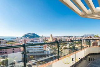 Ático en venta en Vistahermosa en Alicante
