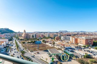 Ático en venta en Vistahermosa en Alicante