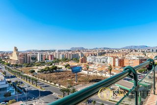 Ático en venta en Vistahermosa en Alicante