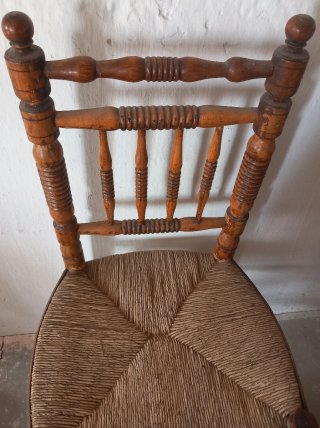 Silla vintage de madera maciza