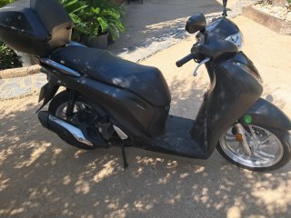 Honda SH 125i Negra