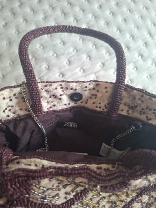Bolso de mano Zara con pedrería