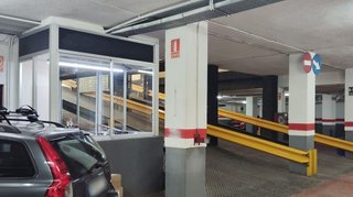 Garaje en alquiler en La Nova Esquerra de l'Eixample en Barcelona