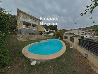 Chalet en venta en Eixample Residencial en Roda de Barà