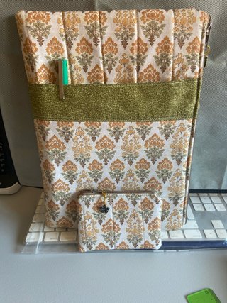 Funda para tablet con estampado floral
