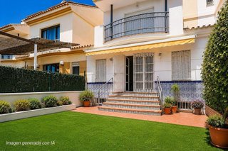 Casa adosada en venta en Zona Hispanidad-Vivar Téllez en Vélez-Málaga