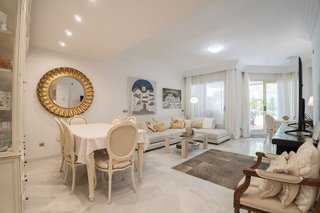 Piso en venta en Los Naranjos - Las Brisas en Marbella