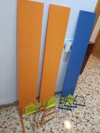 Estanterías con escuadras y soportes de caracol