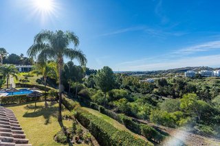 Piso en venta en Los Arqueros-Puerto del Almendro en Benahavís
