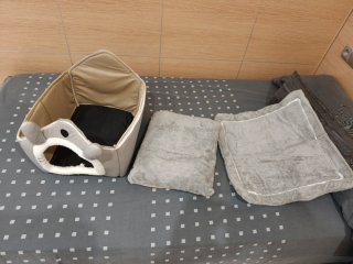 Cama Casita Mascota Gris y Blanca