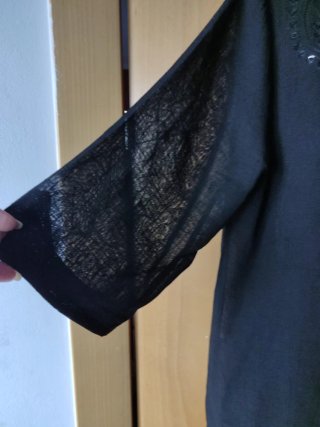 Blusa negra bordada