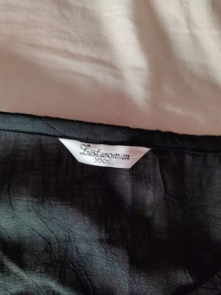 Blusa negra bordada