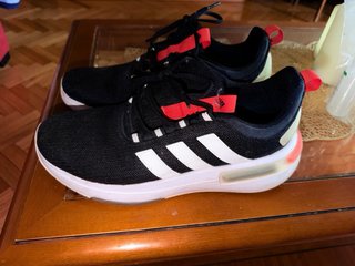 Zapatillas Adidas Negras y Rojas