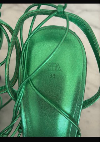 Sandalias Zara verdes atadas