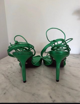 Sandalias Zara verdes atadas