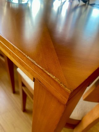 Mesa de comedor de madera con 4 sillas